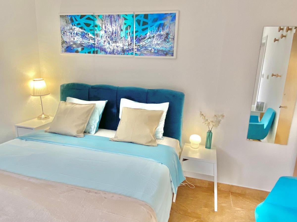 Mamma Mia Apartments-City Center Hvar Town Exterior photo