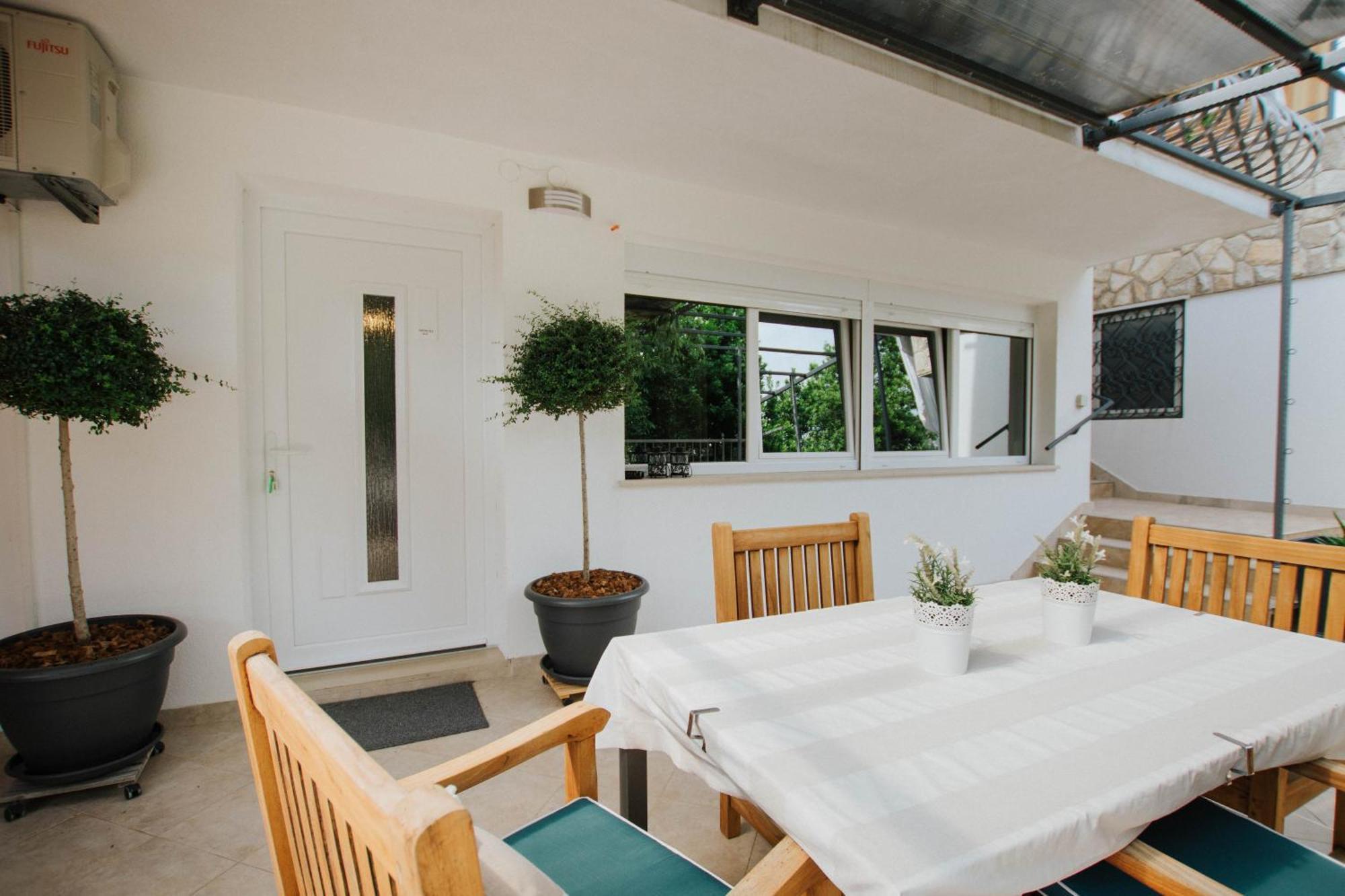 Mamma Mia Apartments-City Center Hvar Town Exterior photo