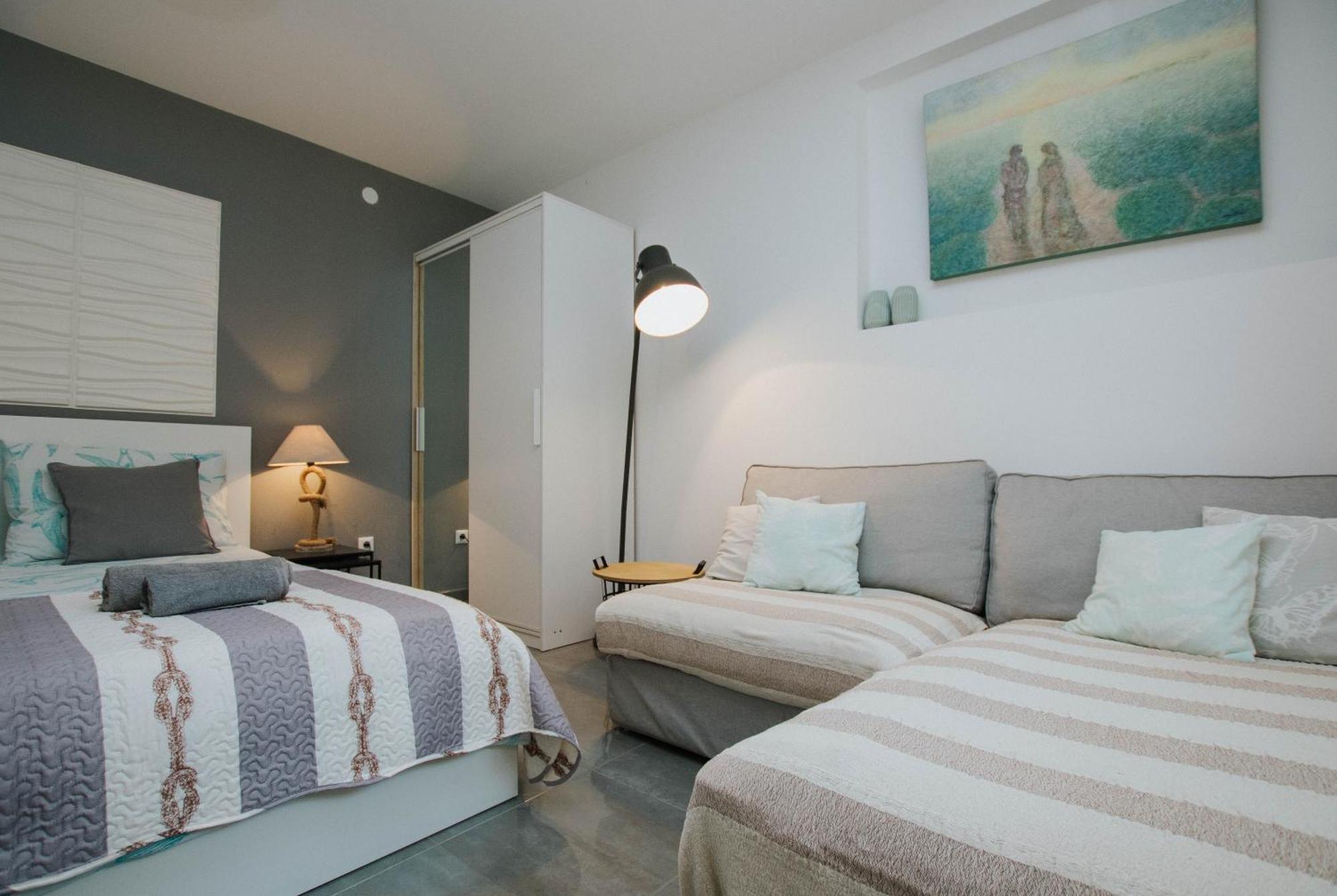 Mamma Mia Apartments-City Center Hvar Town Exterior photo